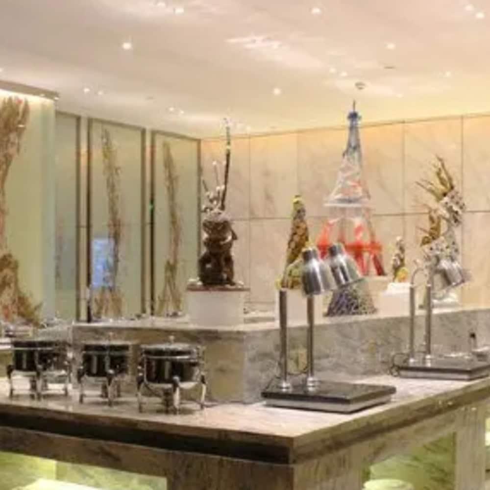 Wuhan Youyi International Hotel Exterior photo