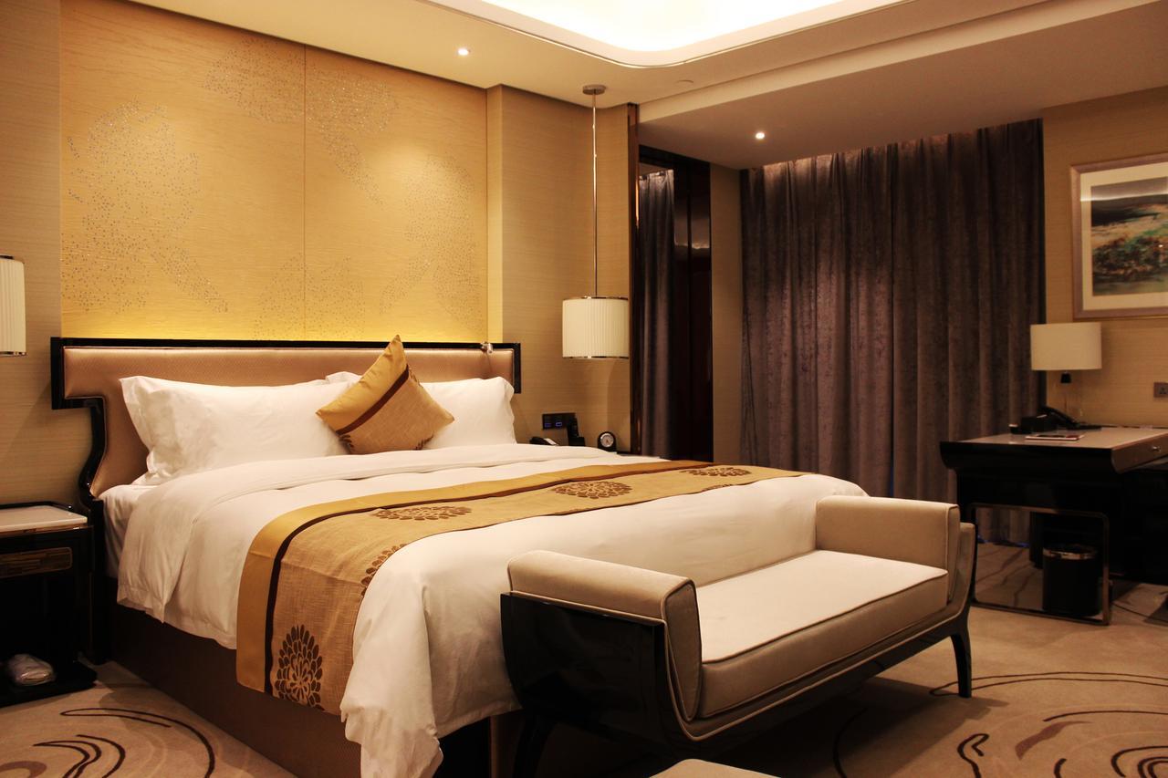 Wuhan Youyi International Hotel Exterior photo